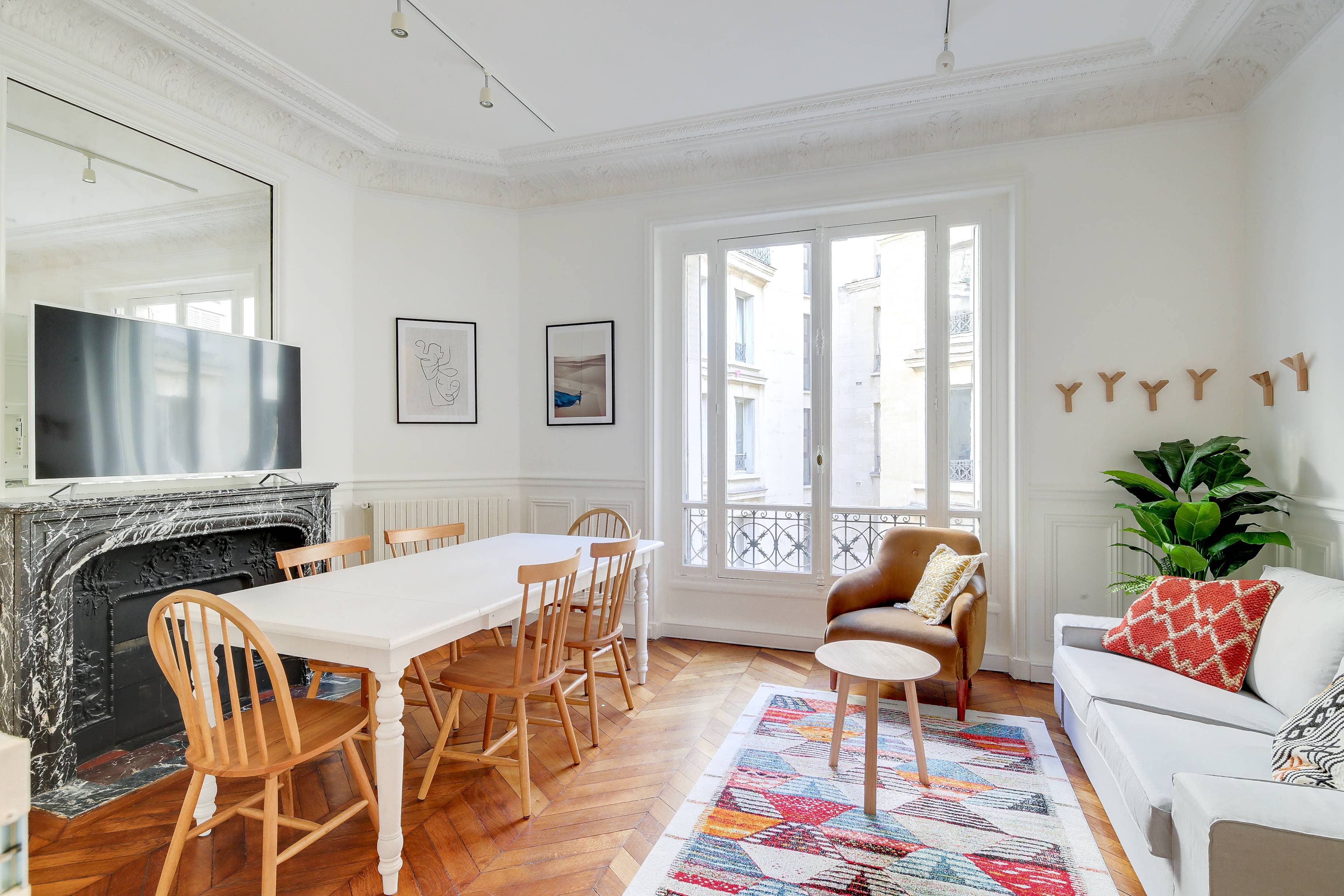 Club Helmio Louvre, 44 Rue du Louvre, 75001 Paris